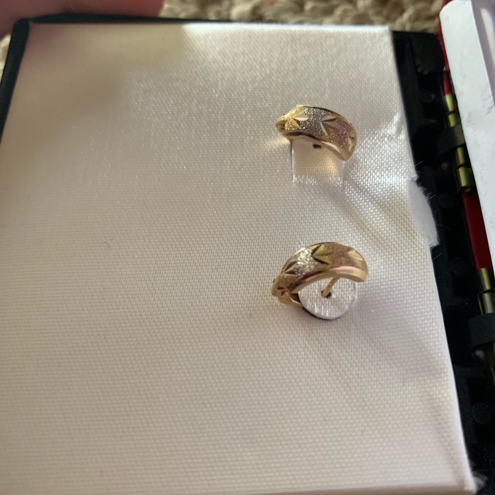 Earrings - Picture 2 of 5